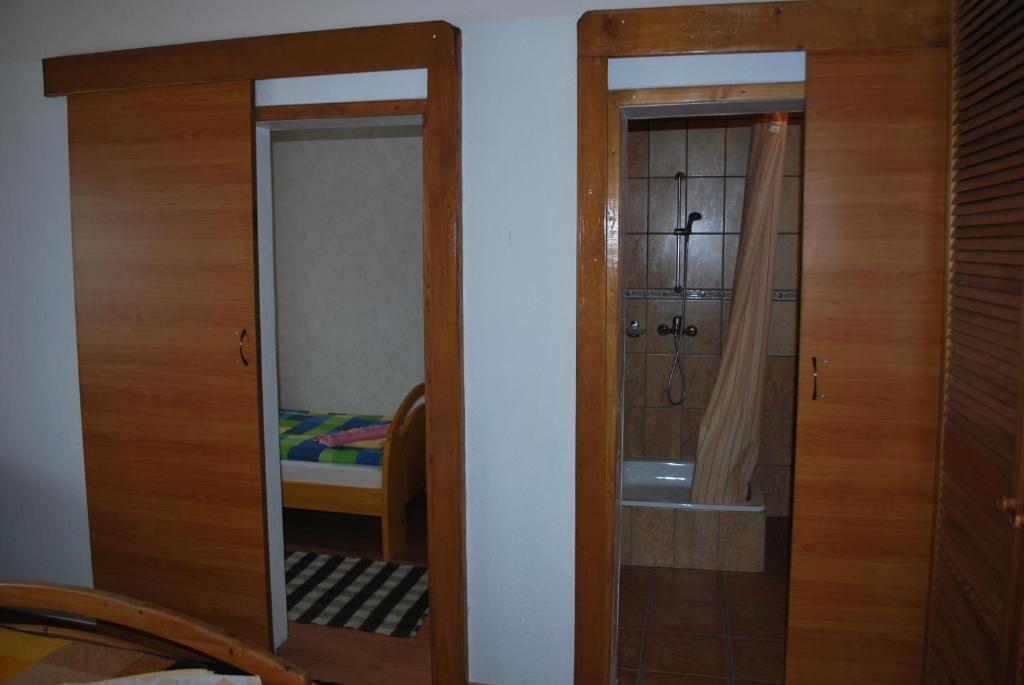 Pensiunea Alexandra Vatra Moldoviţei Quarto foto